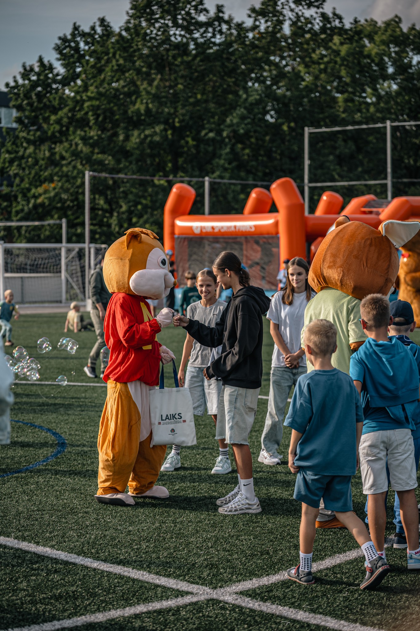 May be an image of 5 people, child and crowd