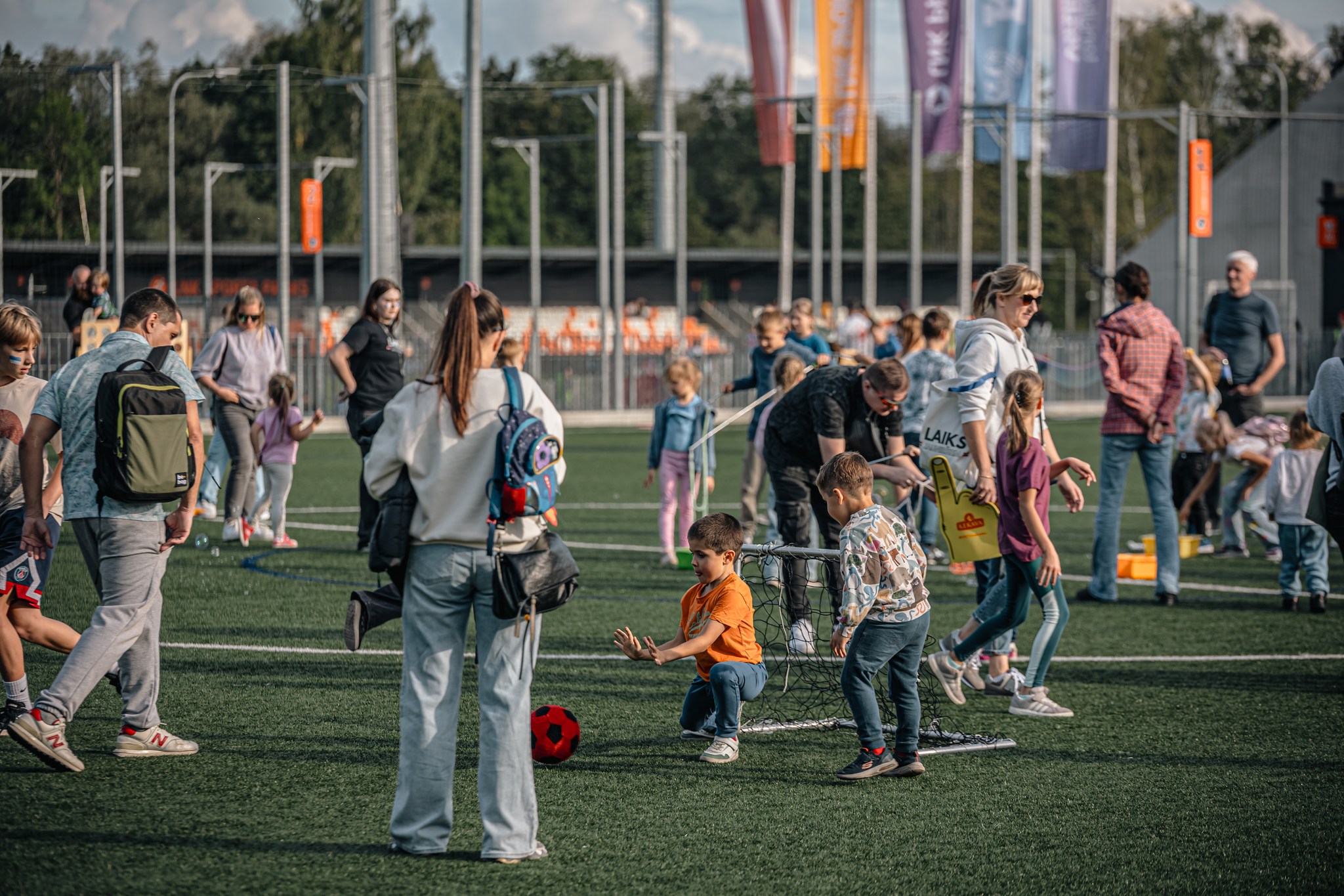 May be an image of 14 people, child, people playing football, people playing soccer, frisbee, crowd and grass