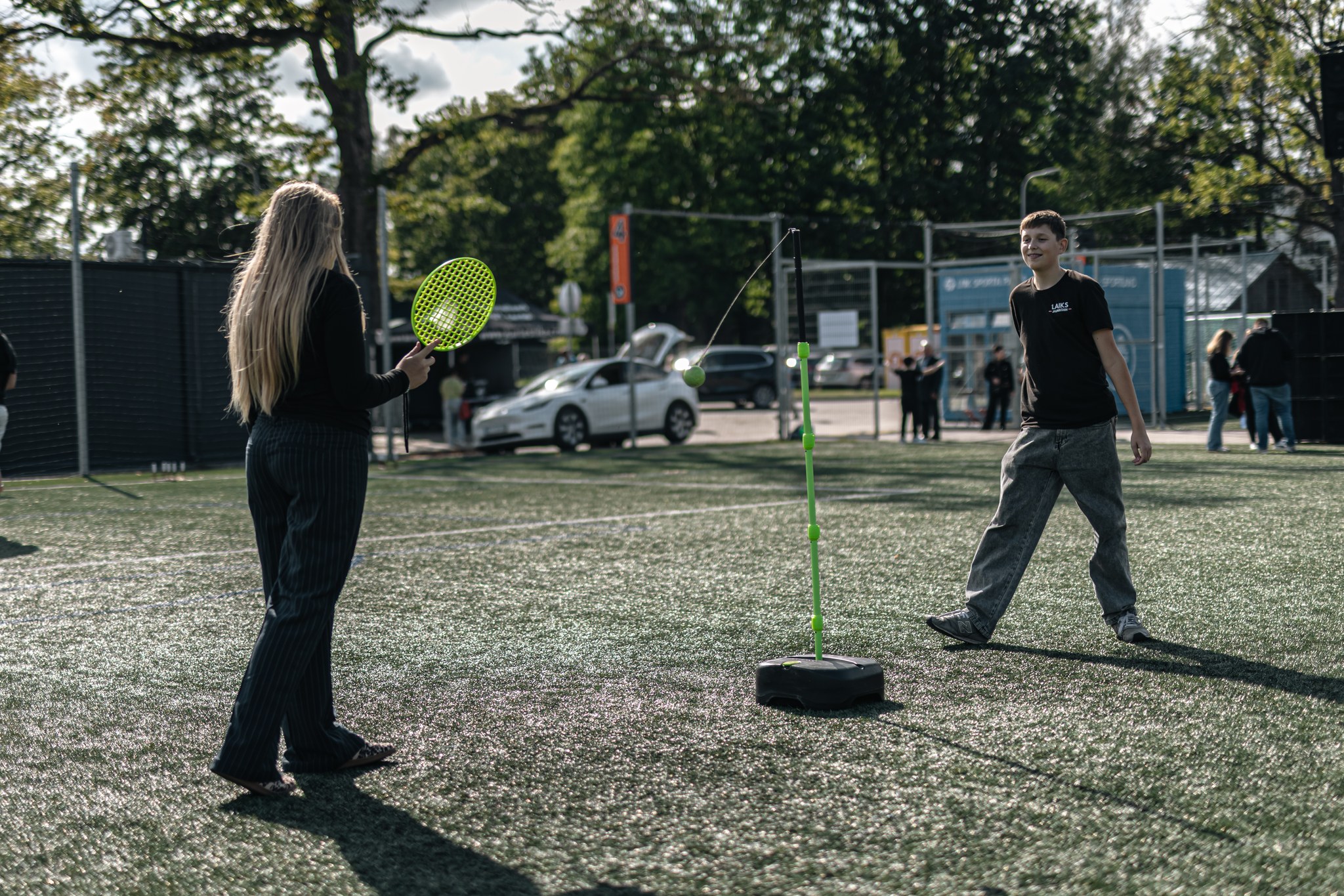 May be an image of 5 people, people golfing, people skeet shooting, track and field, frisbee and grass