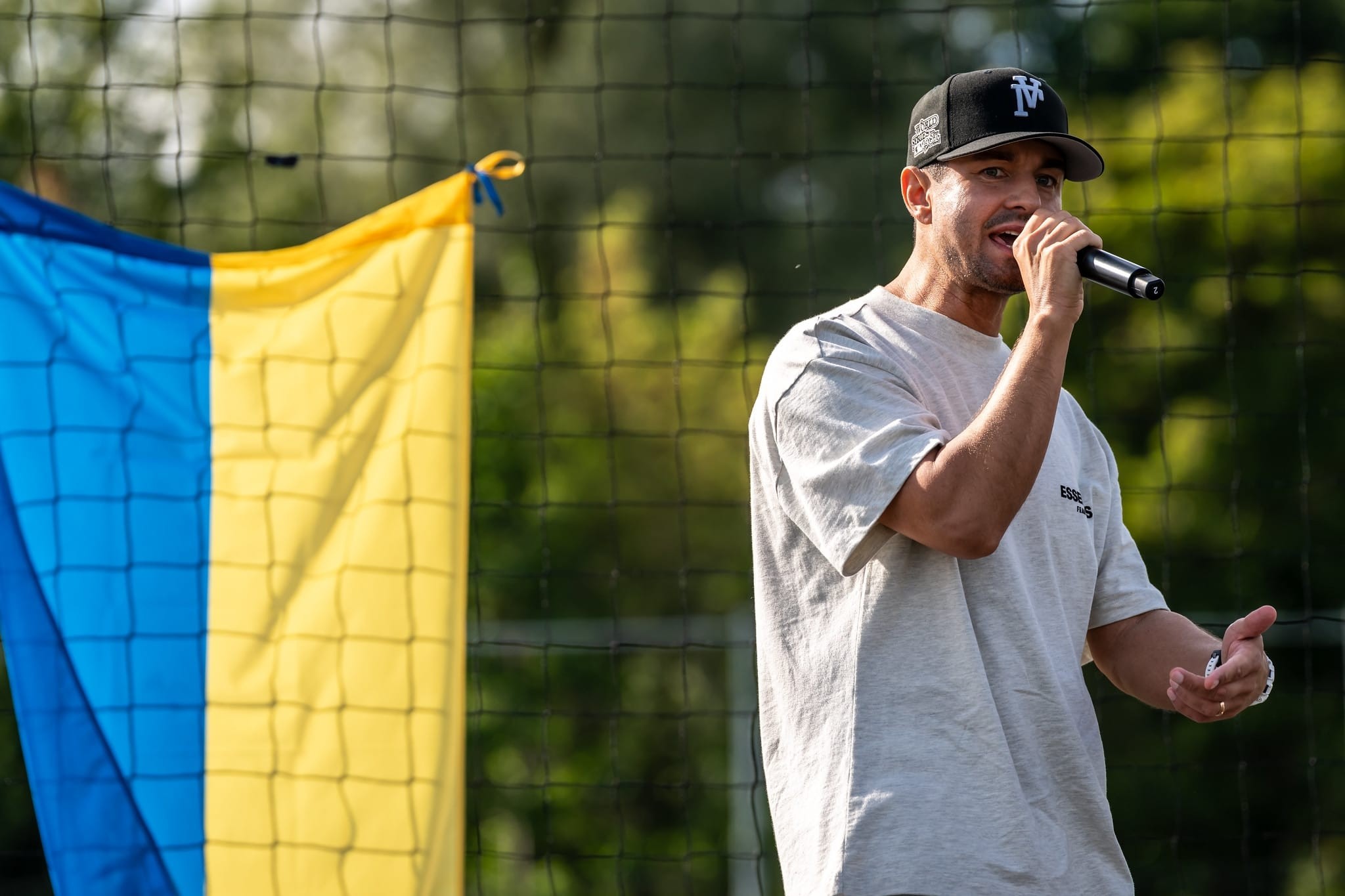 May be an image of 1 person and text that says 'ሸ'