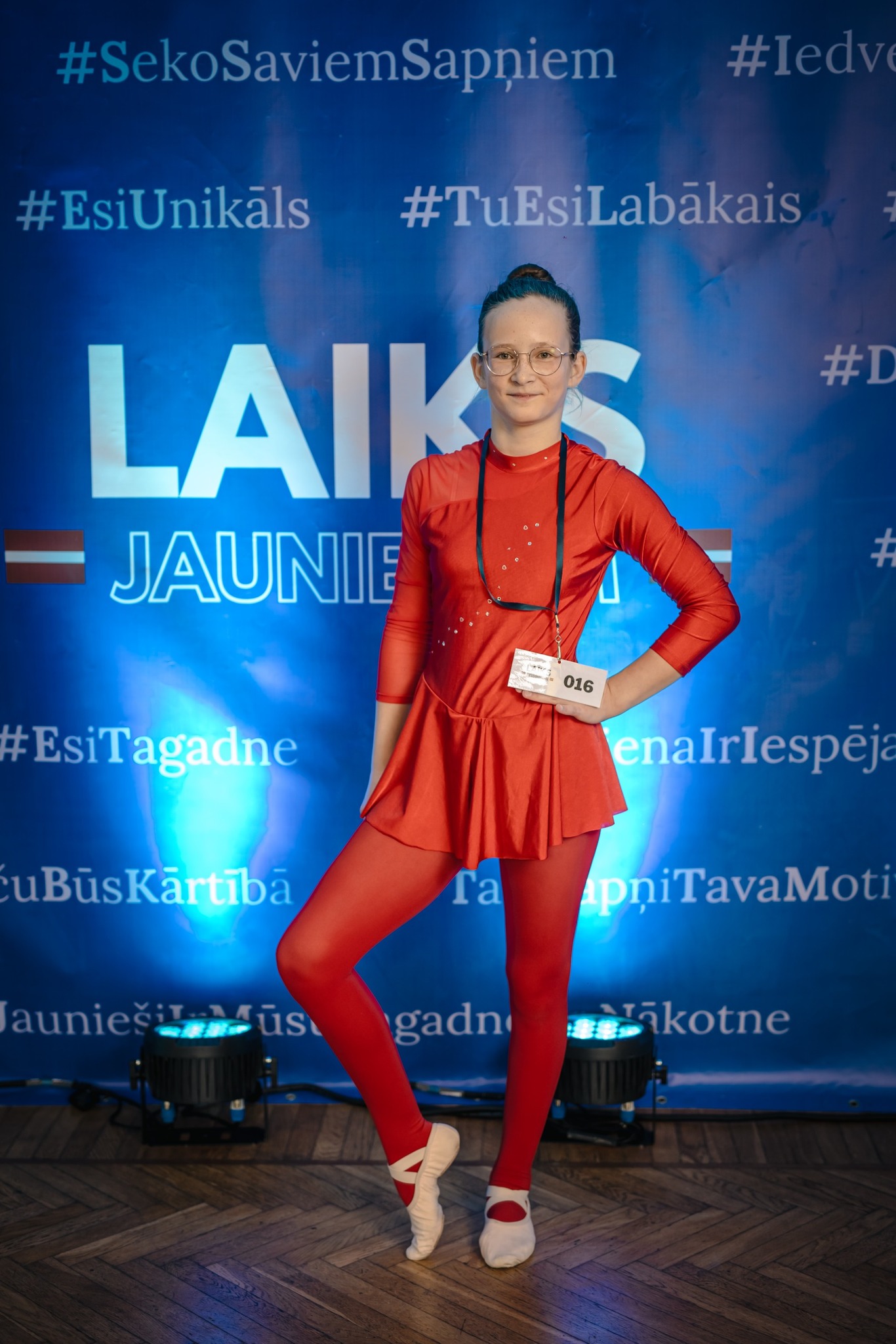 May be an image of dancing and text that says '#SekoSaviemSapniem #Iedv #EsiUnikãls #TuEsiLabäkais #I LAIK JAUNIE 016 #EsiTagadne enaIrIespéj uBüsKärtibã ra aunieš ー製一 aunieši..Müs usi pniTavaMoti gadnı .ddakotne I îkotne'