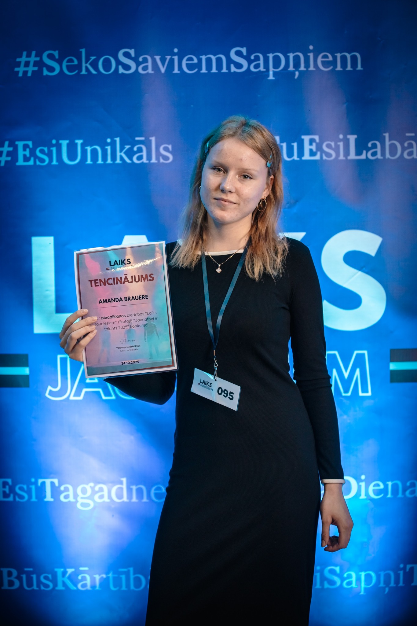 May be an image of one or more people and text that says '#SekoSaviemSapniem EsiUnikals uEsiLab LAIKS TENCINAJUMS AMANDA AMANDABRAUERE BRAUERE gis Nigibtacotiad セーー ဗ- JA 2v33aカ35 LAIKS 095 S M siTagadne BüsKärtib Bien B Dien iSapni'