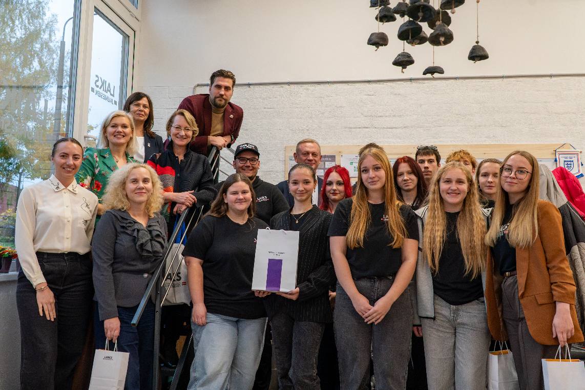 No photo description available.