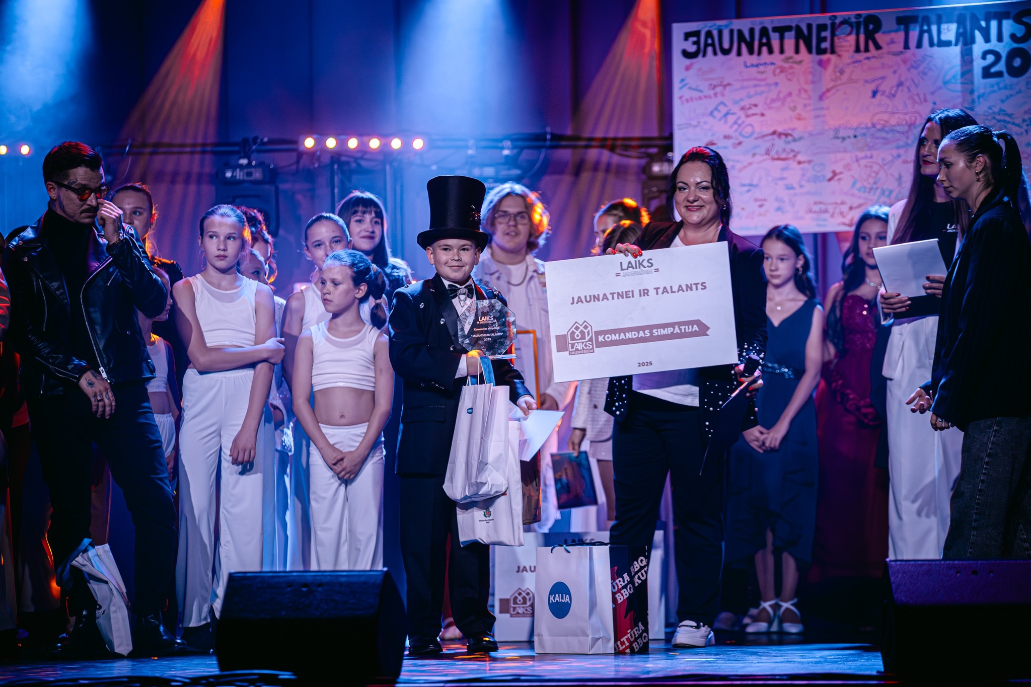 May be an image of violin and text that says '...... 3AUNATNEPİR TALI NI 20 LAIKS JAUNATNEI JAUNATNEIRTALANTS OMATNELIRTALANTS IR R TALANTS KOMANDAS SIMPATUA TUA 包 1015 JAU ১9 KAЛ'