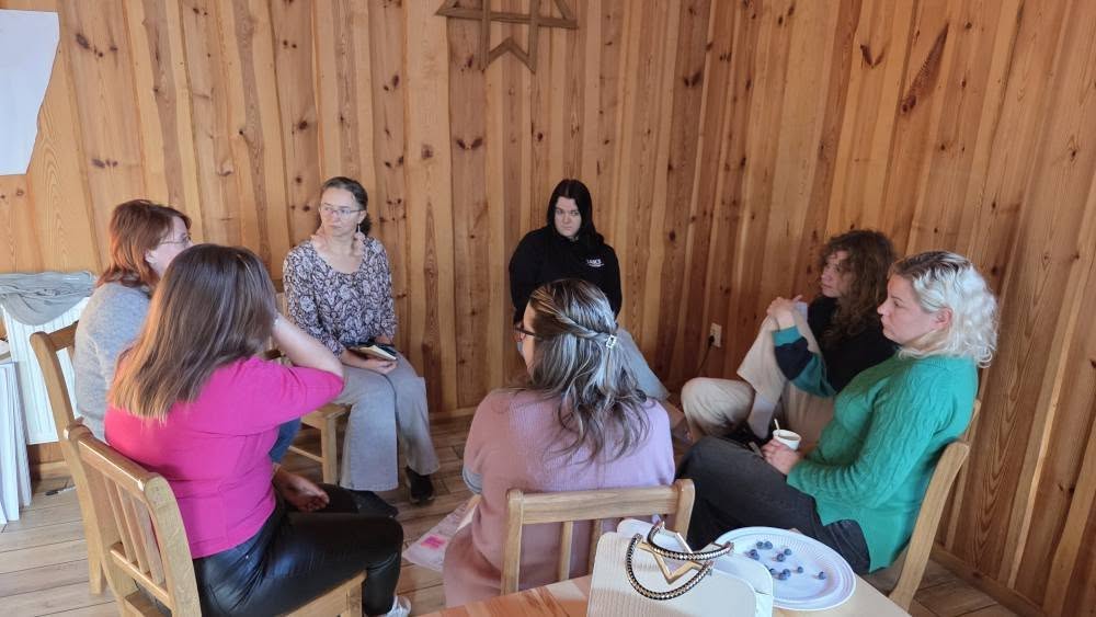 No photo description available.