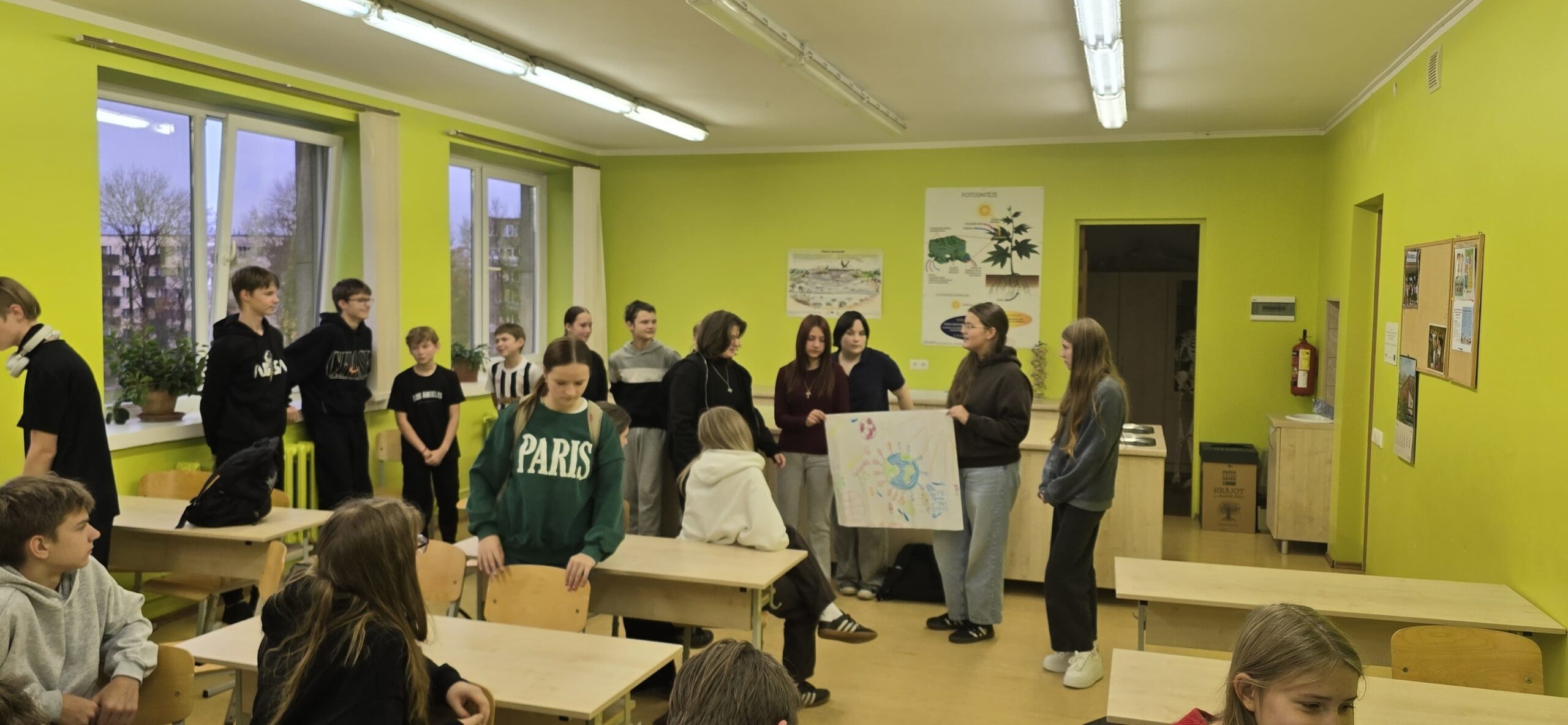 May be an image of studying, table and text that says 'PARIS 20 ٤'