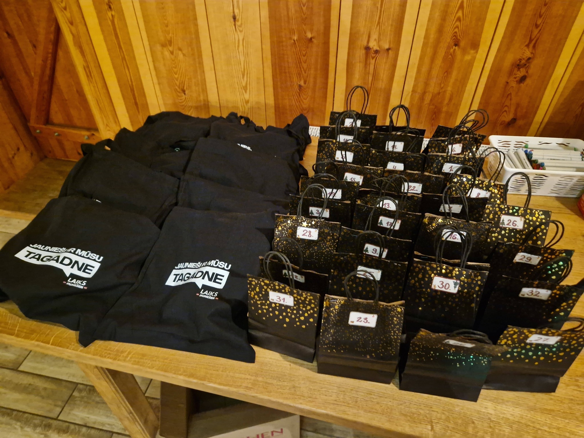 May be an image of text that says '時日版 4 JAUNES TAGADNE SAUNEGRMOSU ငး R MÖSU င LARS LAIKS 28. 26. 9. JALMESIRMÜSU TAGADNE -LAIKS LAIKS TG LR 31 30. 23.'