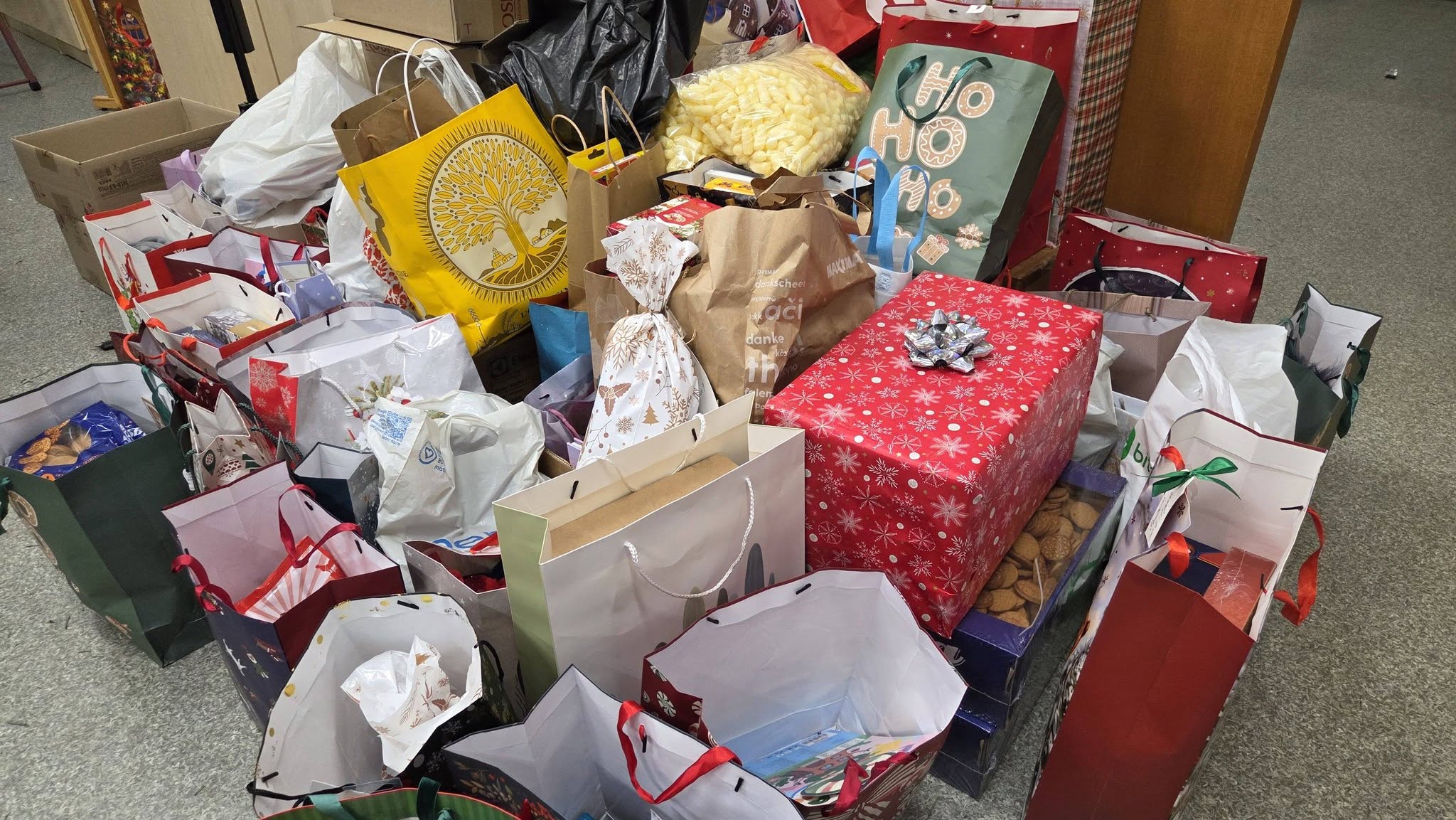 May be an image of christmas tree and text