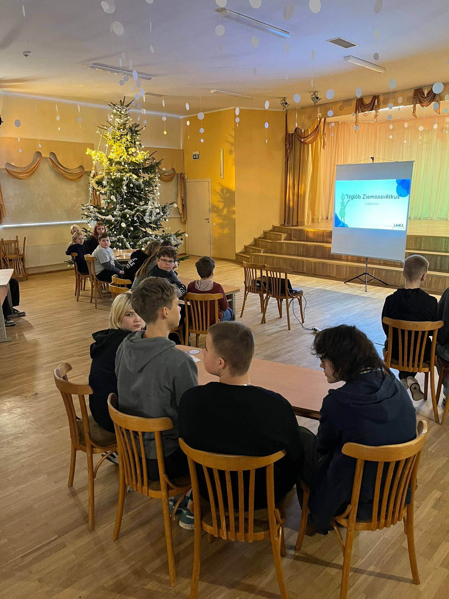 May be an image of christmas tree and text