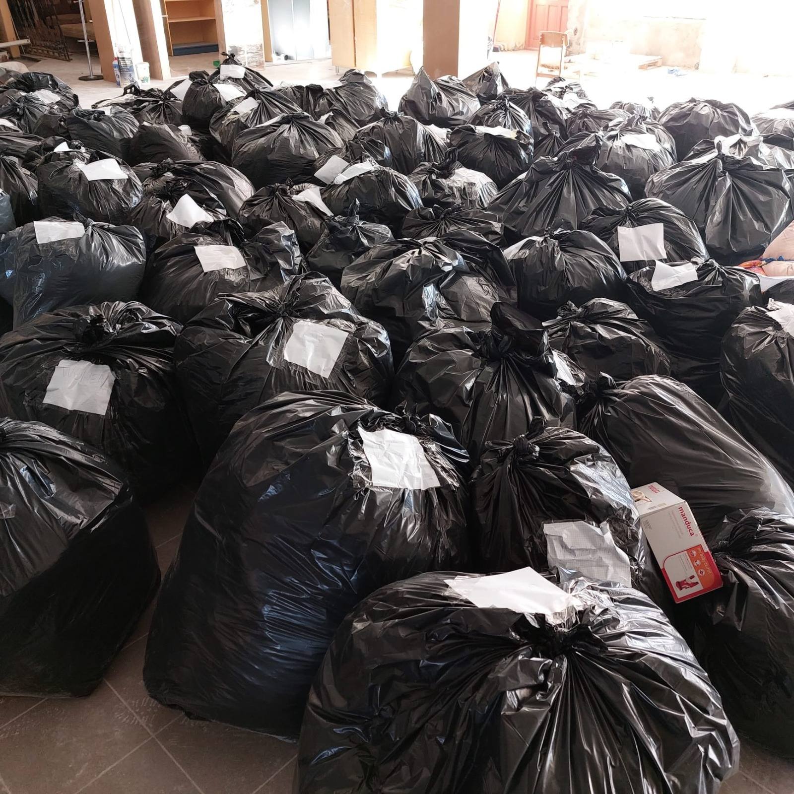 No photo description available.