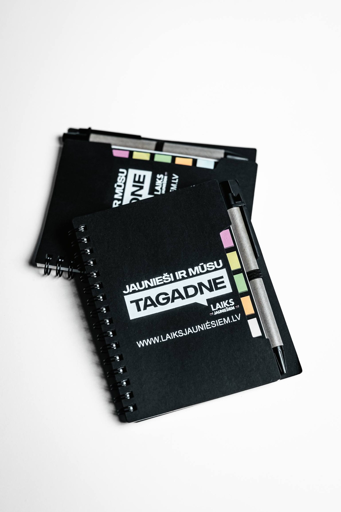 May be an image of video games, diary and text that says 'MÜSU NE LAIKS き M LV M.LV 4 JAUNIESI TAGADNE TAGADNE IR MÜSU LAIKS WWW.LAIKSJAUNIESIEM.LV'