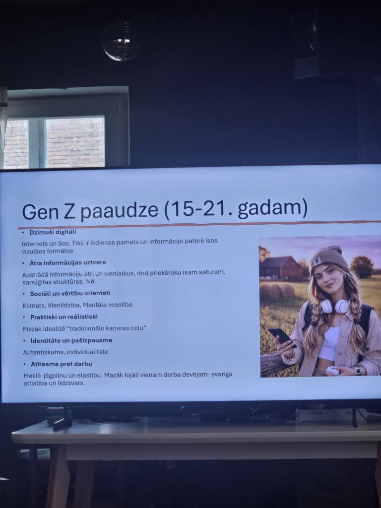 May be an image of television and text that says 'Gen Z paaudze (15-21. gadam) Dzimusi digitali Internets Tikli ikdienespamatsu hikinspspnsntomaitt JT ntormac amatsı patere vizualos formatos Atrainformécijas uztvere Apstrado nformaciju atri surezgitas struklüras- -Ne. vertibu orientéti vierlai KUS, dad prick prickšrok Sociali isarı saturam, Klimats, Vierlidziba, Mentala Praktiski nreğlistiski Mazaki daalizu tradicionalo carjeras Mazakidalizu"taicnioka celu" pašizpausme Identitäte Autantiskurs,incividualitara Autantiskurs, individualitara Attiesme darbu Meklo égpi elastihu. Mazak lujali vienan darha devejam ailistiba lidzsvars. svariga'